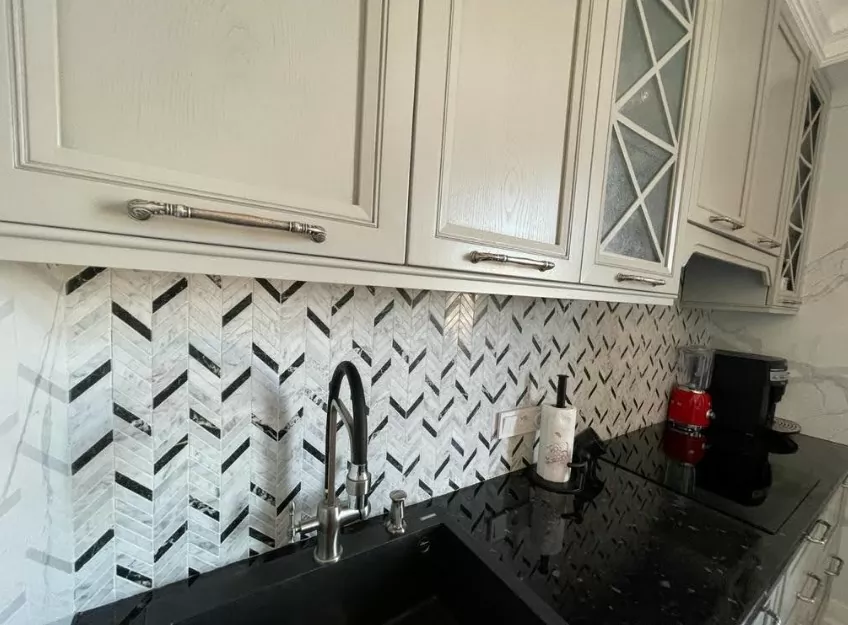 Мозаика PIX284 Bianco Dolomite, Cinderella Grey из мрамора полированная 39x24 286х295x7